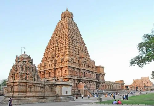 Ancient Chola Art and Architecture of India: Temples and Divine Kingship 4 Ancient Chola Art and Architecture of India: Temples and Divine Kingship