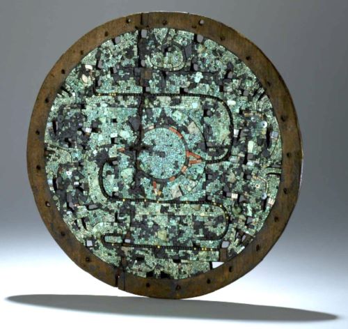Turquoise in Ancient Mesoamerica: Divine Stone, Sacred Power, and Elite Status 5 An Aztec (Mexica) shield of wood covered in turquoise and shell mosaic