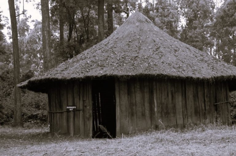 The Kikuyu People of East Africa from the Seventeenth Century 13 010523-79-History-Africa