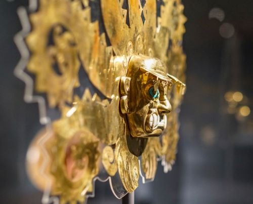 Moche Octopus Headdress: Art and Metalworking in Ancient Peru 18 Octopus Frontlet, Moche (La Mina), 300–600 C.E.