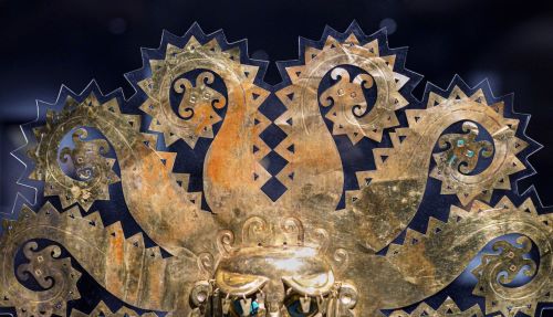 Moche Octopus Headdress: Art and Metalworking in Ancient Peru 21 Octopus Frontlet, Moche (La Mina), 300–600 C.E.