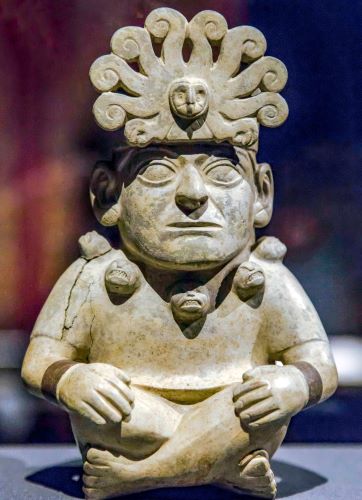Moche Octopus Headdress: Art and Metalworking in Ancient Peru 22 Seated figure, Moche, 525–50