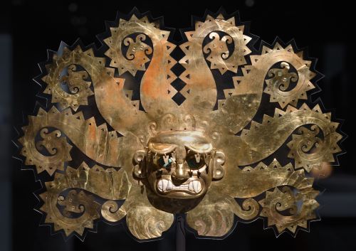 Moche Octopus Headdress: Art and Metalworking in Ancient Peru 26 Octopus Frontlet, Moche (La Mina), 300–600 C.E.