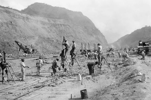 The African American Experience on the Panama Canal in the Early 20th Century 2 The African American Experience on the Panama Canal in the Early 20th Century