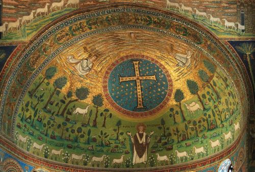 Transfiguration of Jesus. Allegorical image with Crux gemmata and lambs represent apostles, 533–549 CE, apse of Basilica of Sant'Apollinare in Classe
