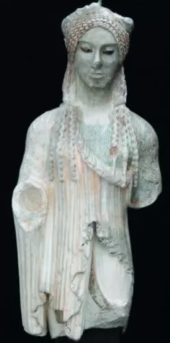Dressed in Splendor: Textiles and Status in Archaic Greek Korai 6 โKore with almond-shaped eyesโ, Acr. 674