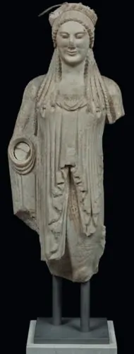 Dressed in Splendor: Textiles and Status in Archaic Greek Korai 8 Kore Acr. 673