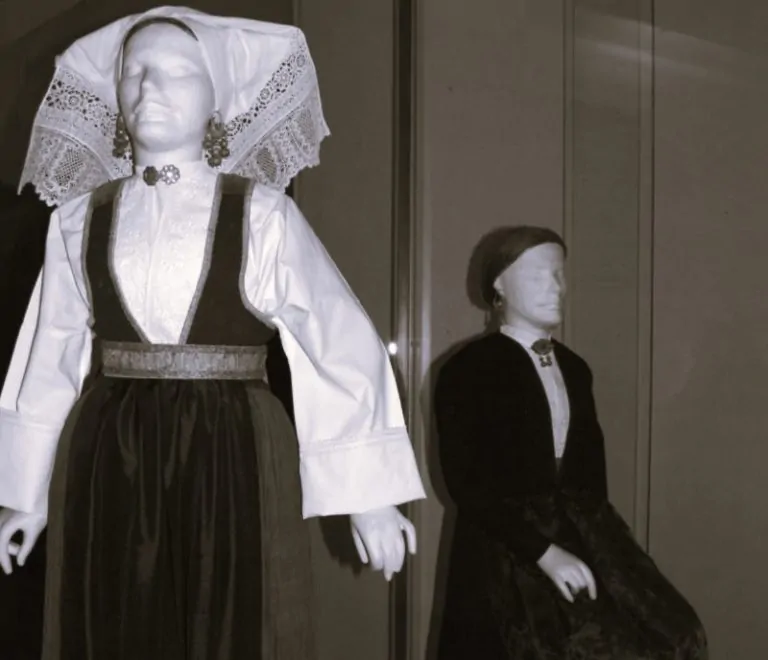 042323-01-History-Fashion