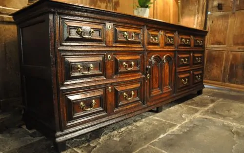 17th-century dresser
