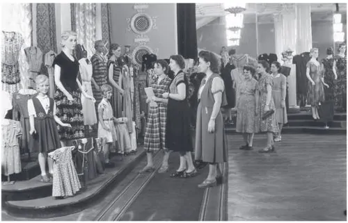 Visitors at the Exhibition Hall of New Designs at ODMO, Moscow 1954