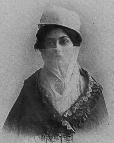 Yaşmak, worn by Halide Edip