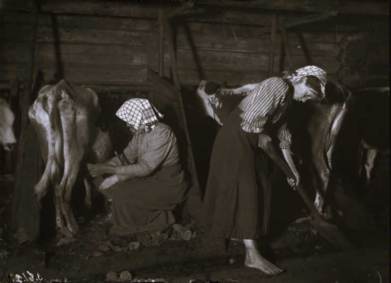 050423-30-Agriculture-Women