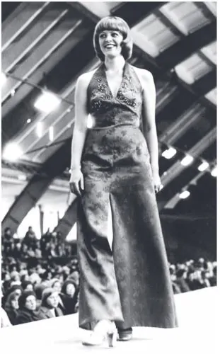 The model Karmen Talisoo demonstrates broad–legged trousers with a top from the summer collection of the Tallinn House of Fashion Design in the Kalevi Sports Hall, Tallinn, 1971