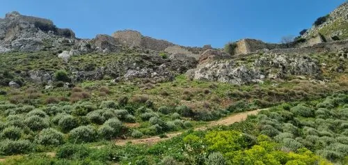Woven Illusions: Fashion and Mixed Fabrics in Early Modern Venetian Crete 6 Temenos fortress on Crete
