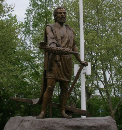 All About That Nomen: Naming Traditions in Ancient Rome 6 Statue of Lucius Quinctius Cincinnatus holding the fasces at his plough