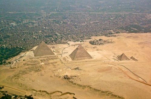 Water Lifts and the 'Nawamis': Abolishing Gravity in Ancient Egyptian Pyramid Architecture 23 Water Lifts and the 'Nawamis': Abolishing Gravity in Ancient Egyptian Pyramid Architecture