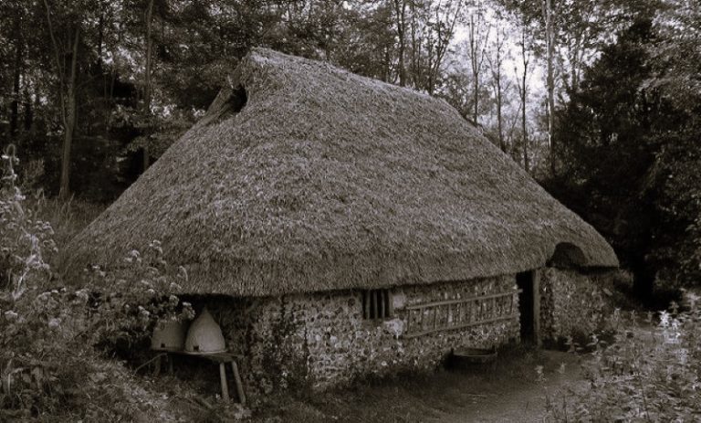 MedievalEnglishHousehold01