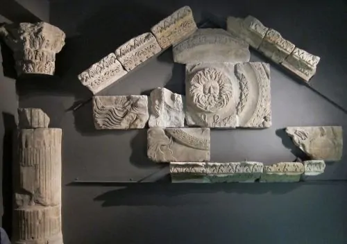 Defixiones and Cunei: The Sacred Aquae Sulis in Ancient Roman Britannia 12 From the temple, fragments of a column and pedimental sculptures now reconstructed in the Roman Baths Museum
