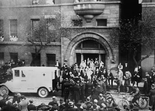 3-1-1: A Brief History of Former Presidents Running for Reelection 6 Theodore Roosevelt arrives at a hospital after New York saloon keeper John F. Schrank attempted to assassinate him in Milwaukee in 1912