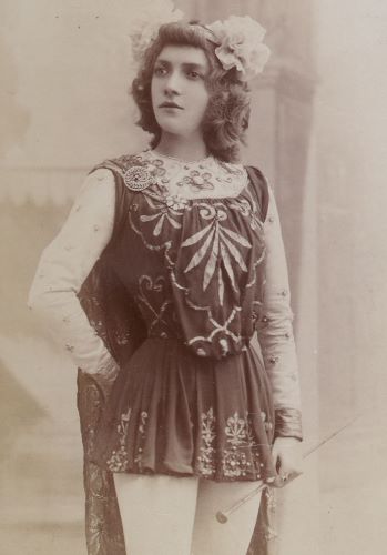 Sword and Silk: How Joan of Arc Used Fashion's Power of Influence