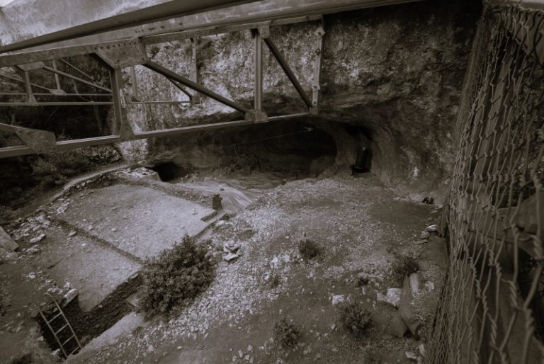 Unraveling a “Ghost” Neanderthal Lineage in Europe 32 102824-30-Archaeology-History