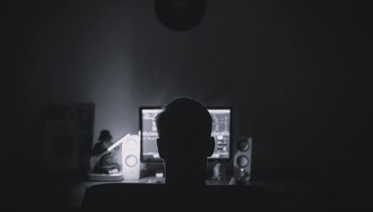 103124-03-Communication-Internet