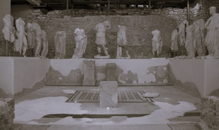 110924-15-Religion-Rome