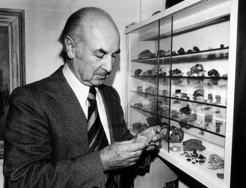 Albert Hofmann and the Origins of LSD in 1938 2 Albert Hofmann and the Origins of LSD in 1938