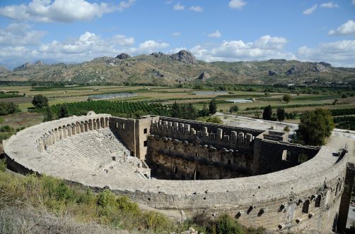 Mixing Politics and Comedy in Ancient Roman Theater 4 Mixing Politics and Comedy in Ancient Roman Theater
