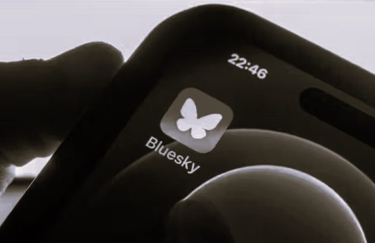 120524-03-Social-Media