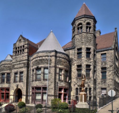 A History of Public Libraries in the United States from the 18th Century 40 Carnegie Public Library built in 1902