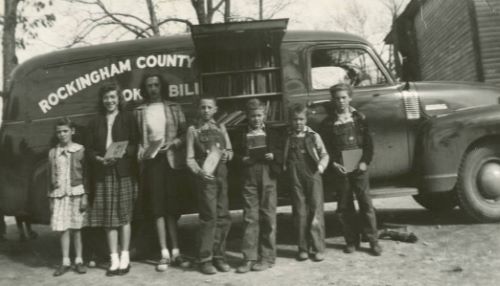 A History of Public Libraries in the United States from the 18th Century 46 Students of Goins School, a Native American school in North Carolina, line up in front of the bookmobile, 1949-50