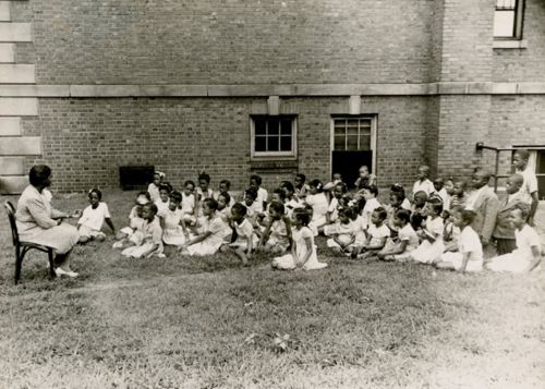 A History of Public Libraries in the United States from the 18th Century 55 Photograph of Hallie B. Broker, a guest book reviewer, conducting story hour for a group of children at the Auburn Branch of the Atlanta Public Library