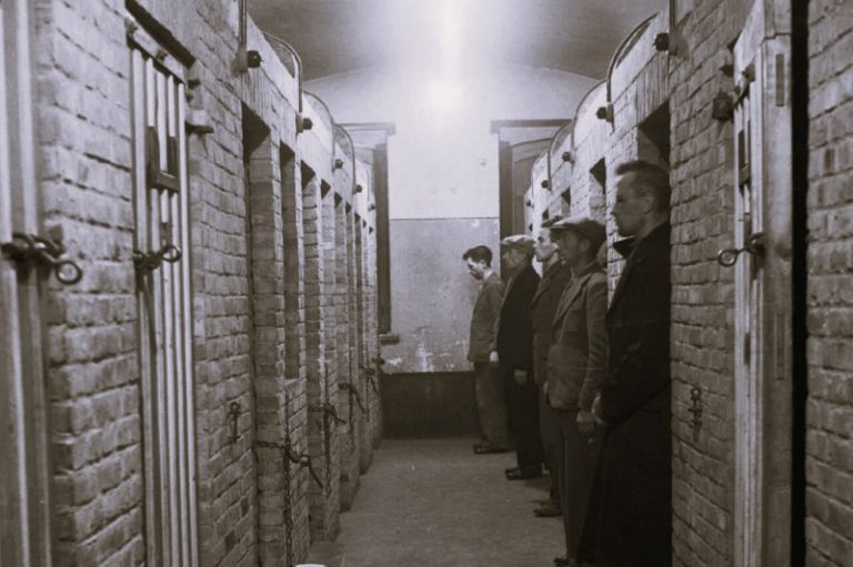 012725-08-History-Nazi