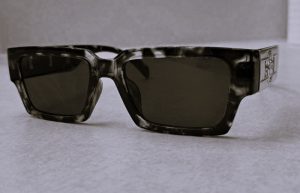 A Look at Versace Eyewear: From High-Society Exclusive to Celebrity Staple 11 VersaceEyewear-ClarkHollman02