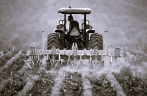 How to Select the Appropriate Tractor for Different Soil Types and Conditions 3 AppropriateTractor-ArjunOutreach02