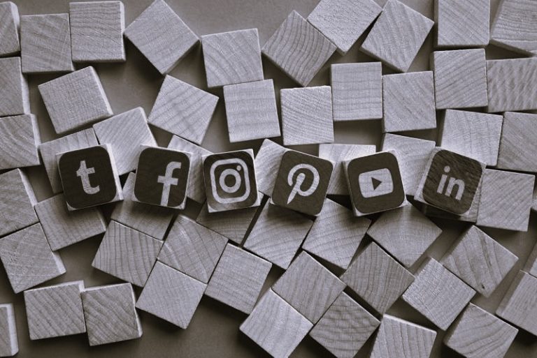 Communication in the Social Media Era: Connection or Confusion? 25 062525-01-Communication-Internet