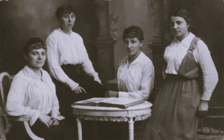 ScenesReadingPostcard01