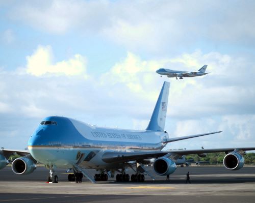 Wings of Command: The History, Myth, and Machinery of Air Force One 18 SAM 28000 sits on the ramp as SAM 29000 descends on final approach to Hickam Field with President George W. Bush