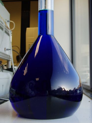 Blue Promises, Murky Truths: The Methylene Blue Hype and Its Hidden Risks 11 A volumetric flask of a methylene blue solution