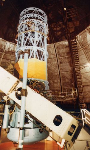 Celestial Engines: The Birth and History of Modern Astrophysics from the 19th Century 14 The 100-inch (2.5 m) Hooker telescope at Mount Wilson Observatory that Hubble used to measure galaxy distances and a value for the rate of expansion of the universe