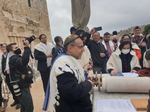 Shepherds in the Storm: How Some Faith Leaders Are Standing with Undocumented Immigrants 11 Rabbi leading prayer