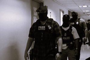 Body Cams No More: Federal Law Enforcement Operating in Masks without Identification 5 082925-03-Immigration-Politics