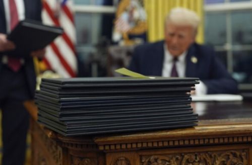 Trump, Emergency Powers, and Troop Deployments: A Constitutional and Political Crossroads 2 Trump, Emergency Powers, and Troop Deployments: A Constitutional and Political Crossroads