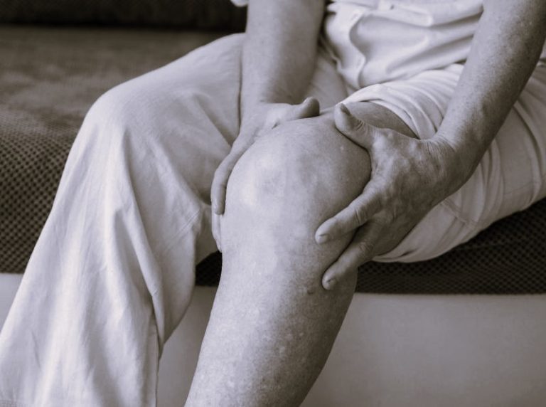 How Australians Use Supports to Manage Knee Strain? 8 SVBCBE84849KneeStrain-HannahGilbert02