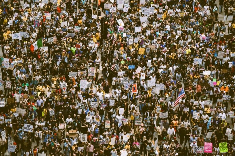 Millions Across U.S. Turn Out for ‘No Kings’ Day against Trump’s Authoritarian Ambitions 13 102025-06-Politics