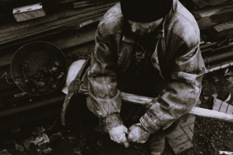 The Vanishing Middle Class: When a Republic Devours Its Balance 12 102825-07-Economy-Labor