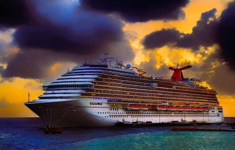 Explore the Hidden Perks That Make Luxury Cruises Unforgettable 15 WVWOCT007-HannahGilbert02