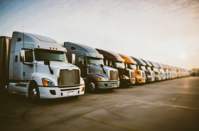 How Commercial Fleet Maintenance Software Streamlines Daily Operations 14 CommercialFleet-Natalie01