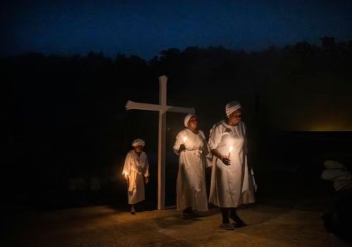 ‘Yes’ to God, but ‘No’ to Church: The Look of Religious Change in Latin America 4 ‘Yes’ to God, but ‘No’ to Church: The Look of Religious Change in Latin America